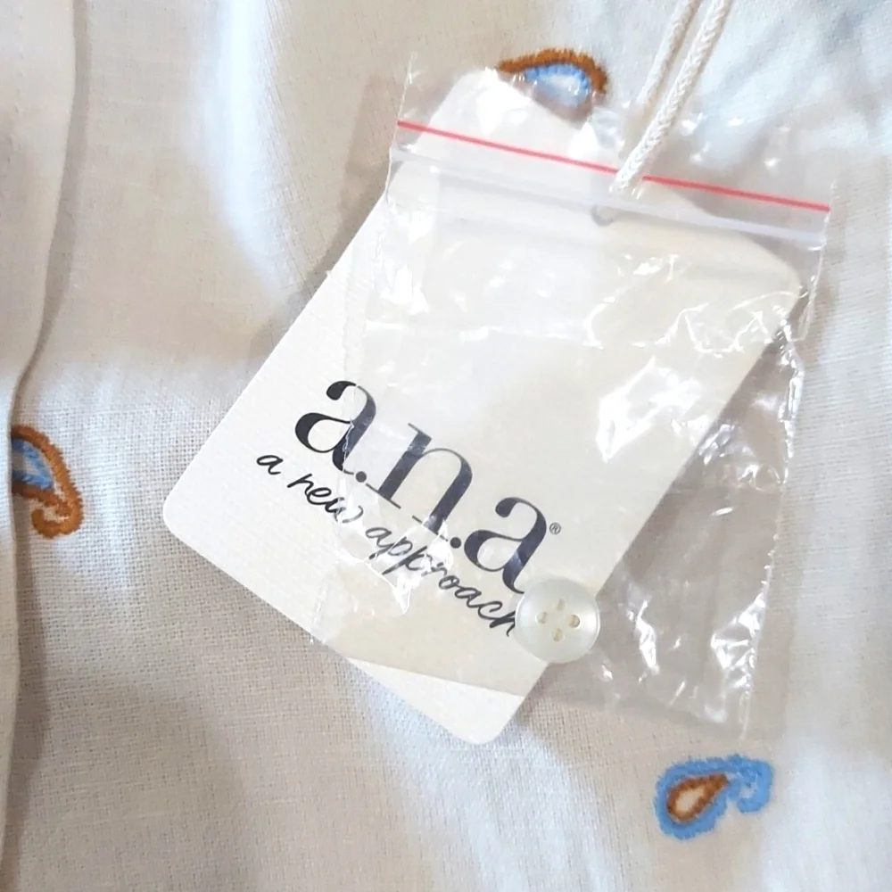 NWT Ana Cotton/Linen Em roidered Blouse With Pintuck Details - Picture 6 of 7